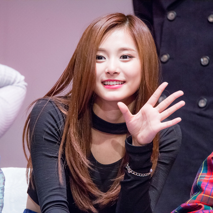 Chou Tzu-yu (Tzuyu) Chou Tzu-yu (Tzuyu)