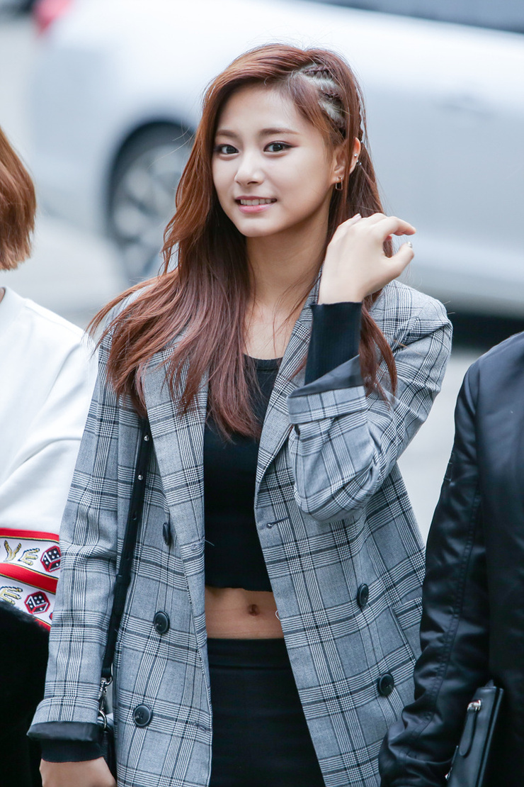 Chou Tzu-yu (Tzuyu) Chou Tzu-yu (Tzuyu)