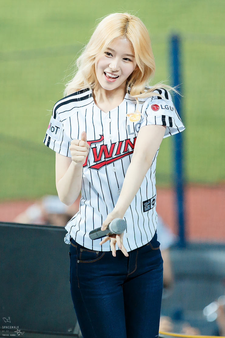 Minatozaki Sana Minatozaki Sana
