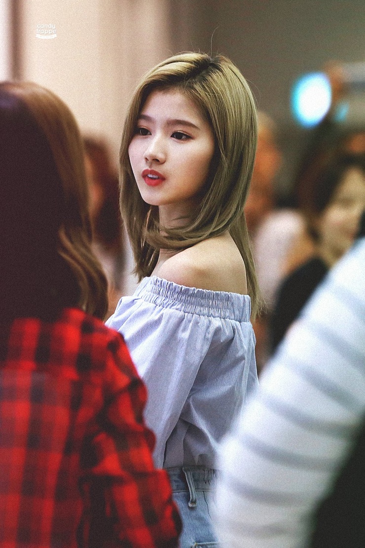 Minatozaki Sana Minatozaki Sana