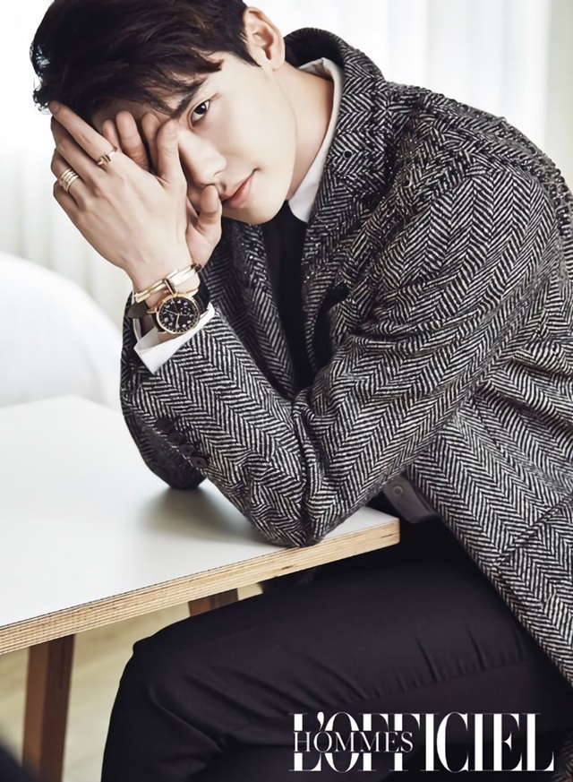 Jong Suk Lee