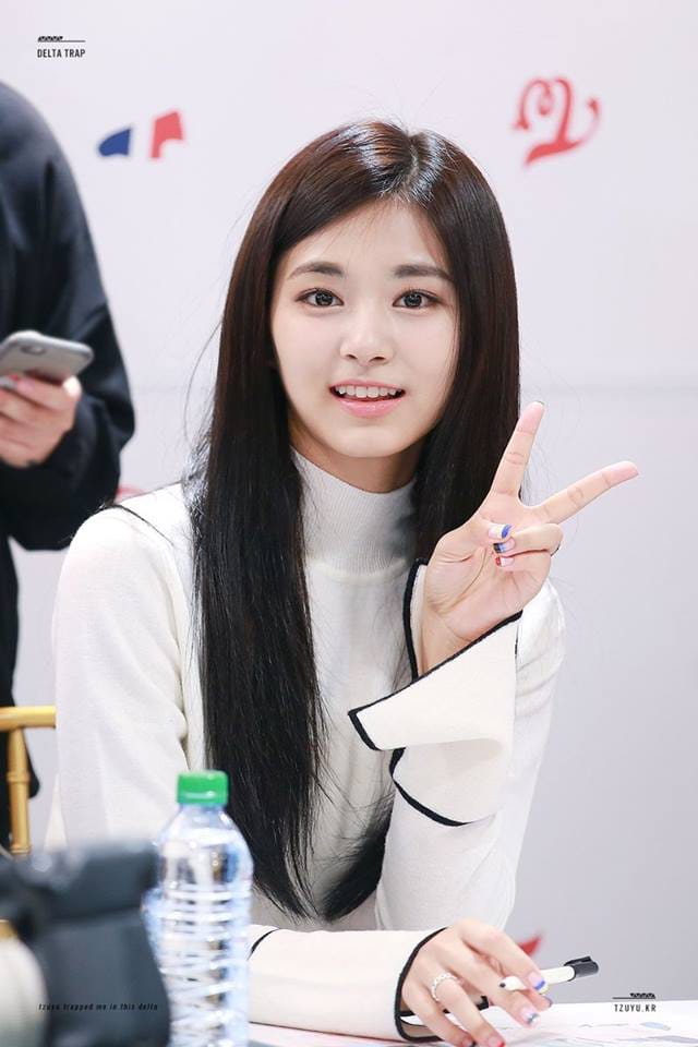 Chou Tzu-yu (Tzuyu) Chou Tzu-yu (Tzuyu)