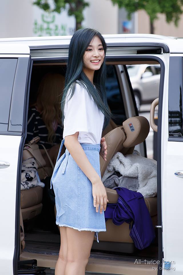 Chou Tzu-yu (Tzuyu) Chou Tzu-yu (Tzuyu)