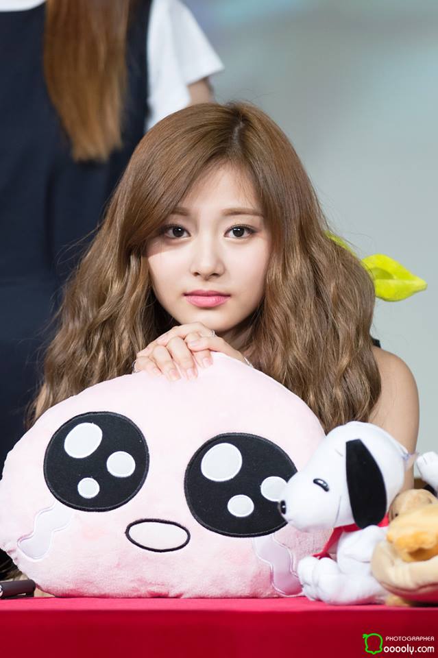 Chou Tzu-yu (Tzuyu) Chou Tzu-yu (Tzuyu)