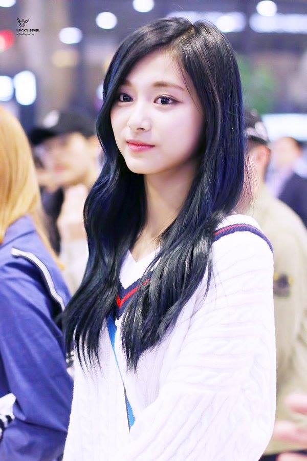 Chou Tzu-yu (Tzuyu) Chou Tzu-yu (Tzuyu)