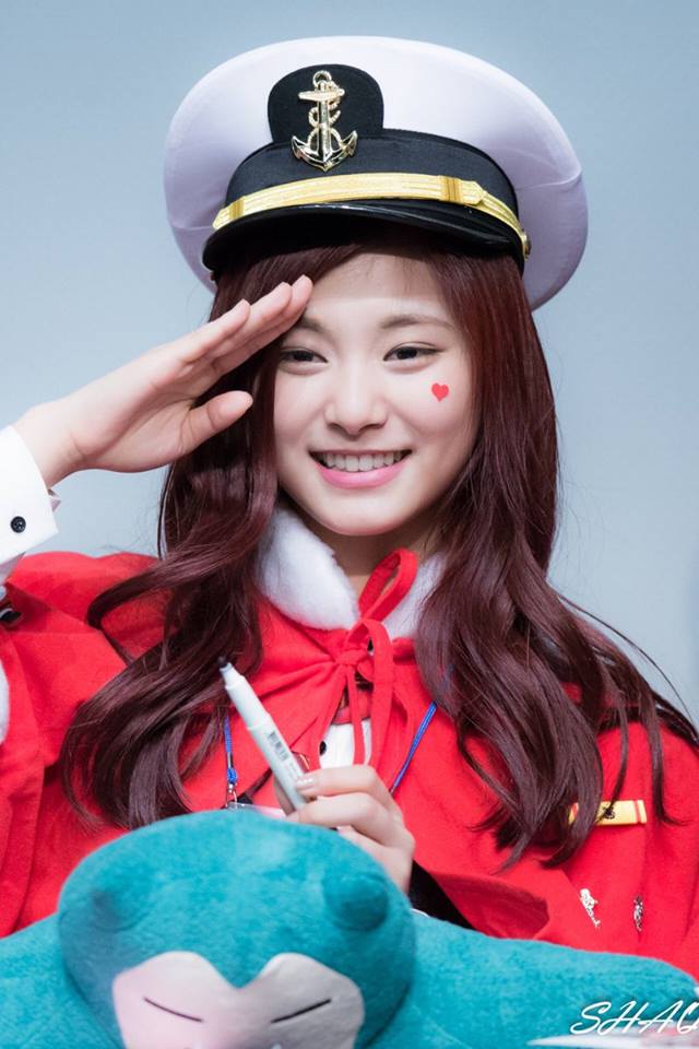 Chou Tzu-yu (Tzuyu) Chou Tzu-yu (Tzuyu)