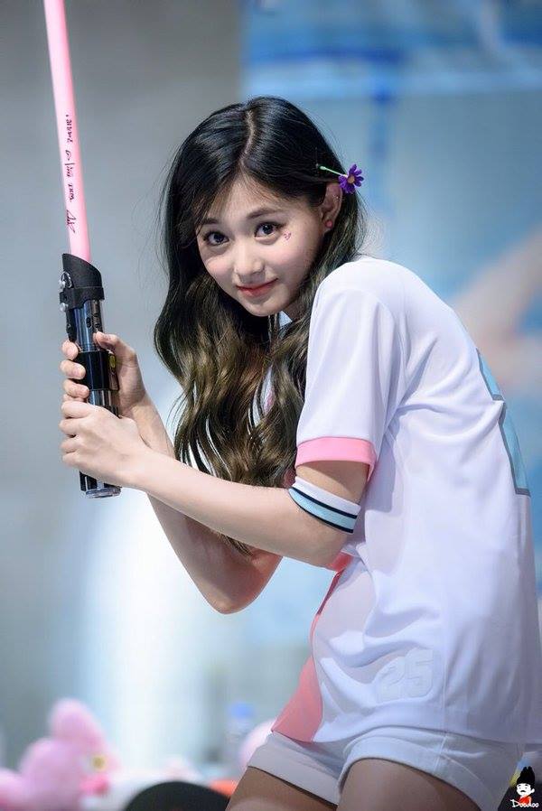 Chou Tzu-yu (Tzuyu) Chou Tzu-yu (Tzuyu)