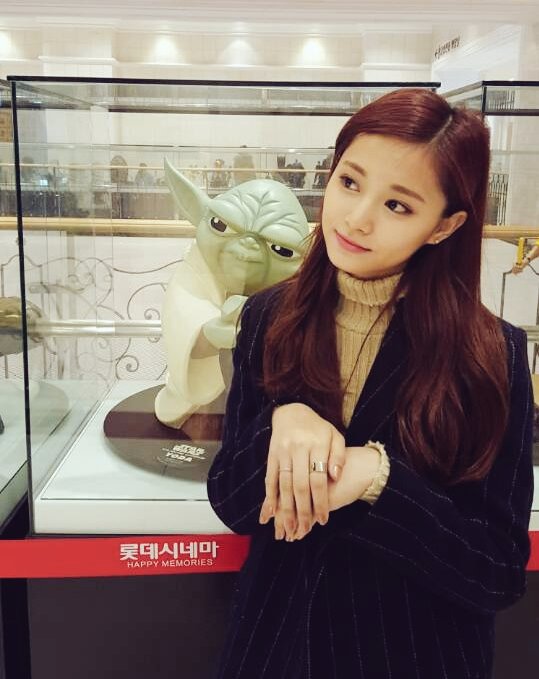 Chou Tzu-yu (Tzuyu) Chou Tzu-yu (Tzuyu)