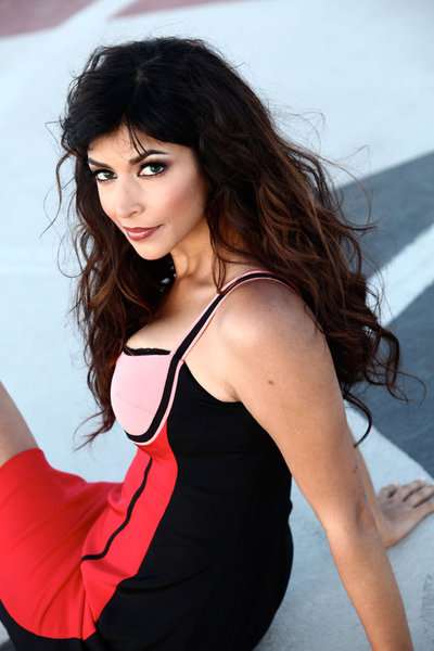 Hannah Simone