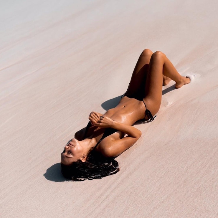 Alexis Ren