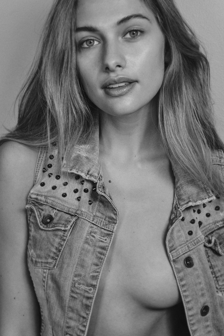Raluca Mos