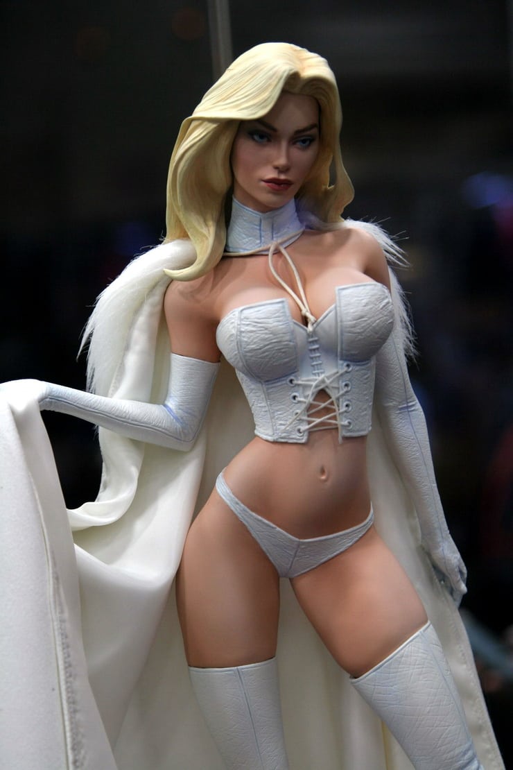 Sideshow Marvel X-Men Emma Frost Hellfire Club Premium Format Figure Statue