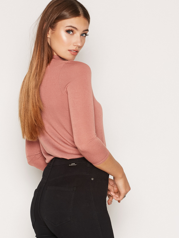 Lorena RAE