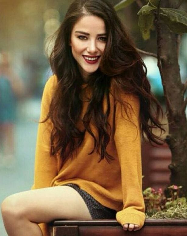 Ozge Gurel - Biography, Height & Life Story | World Super Star Bio 