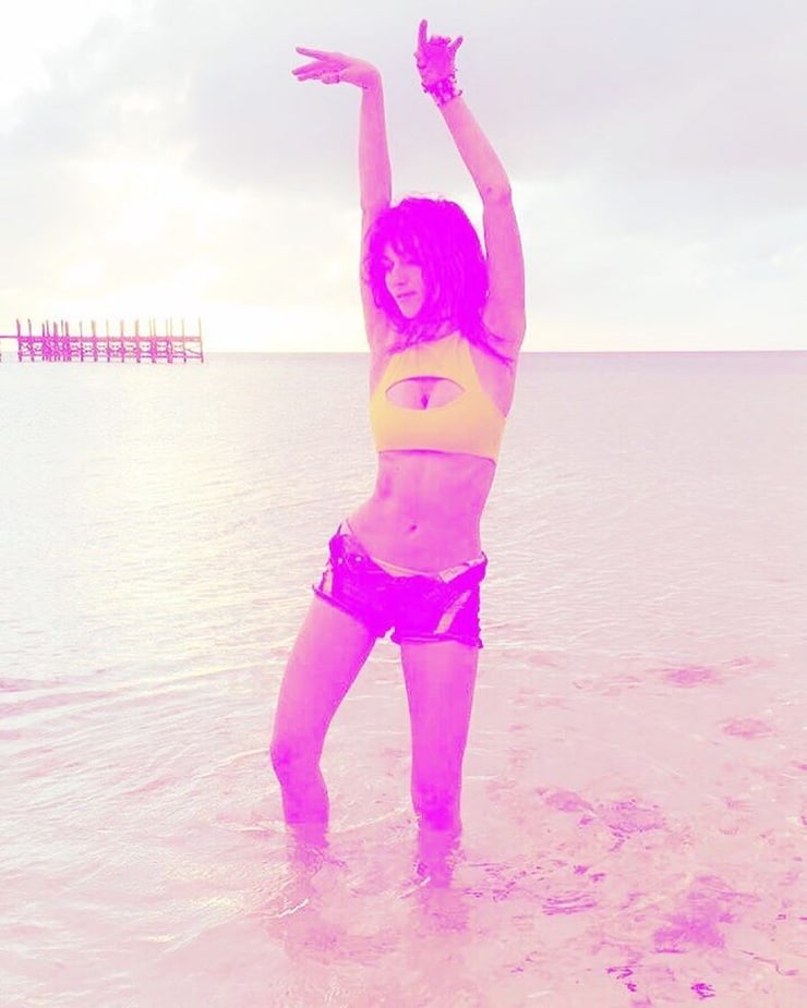 Dani Thorne