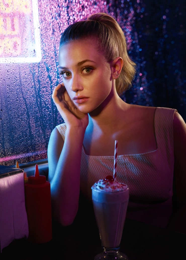 Lili Reinhart