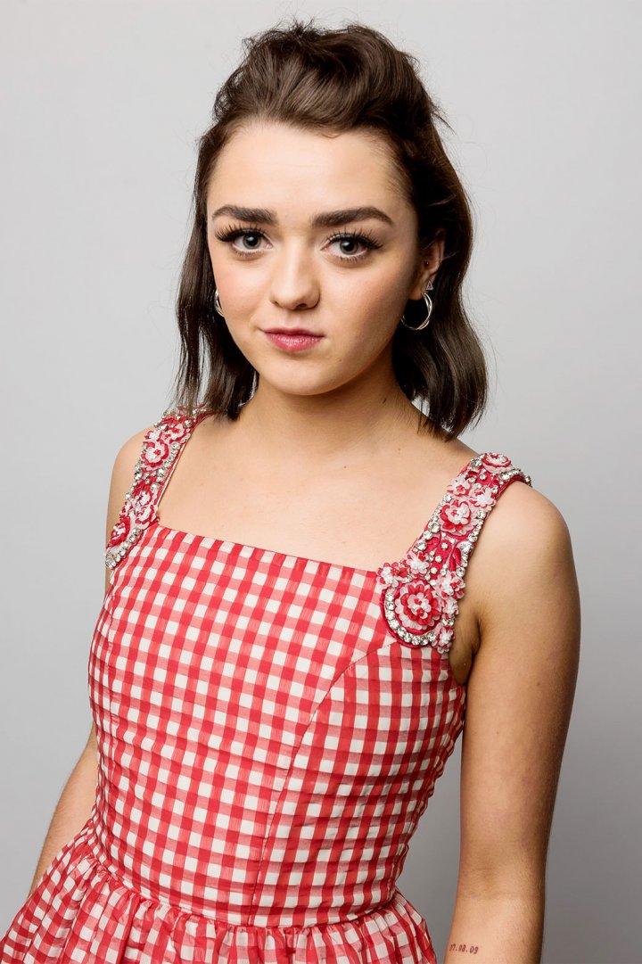 [Image: 720full-maisie-williams.jpg]