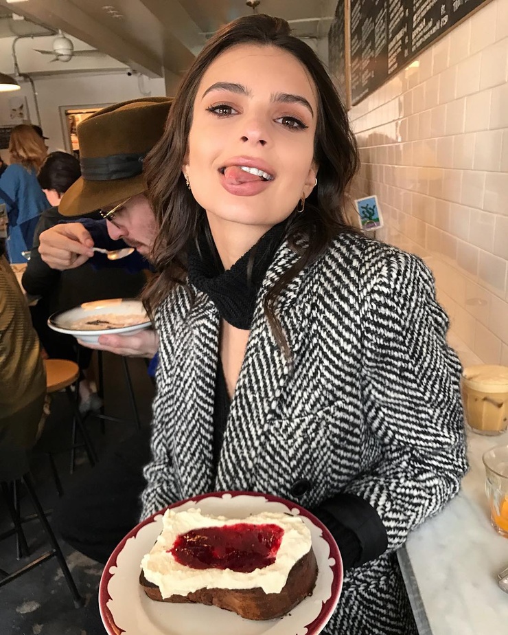 Emily Ratajkowski
