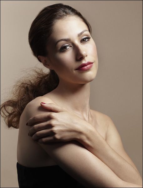 Amanda Crew Amanda Crew