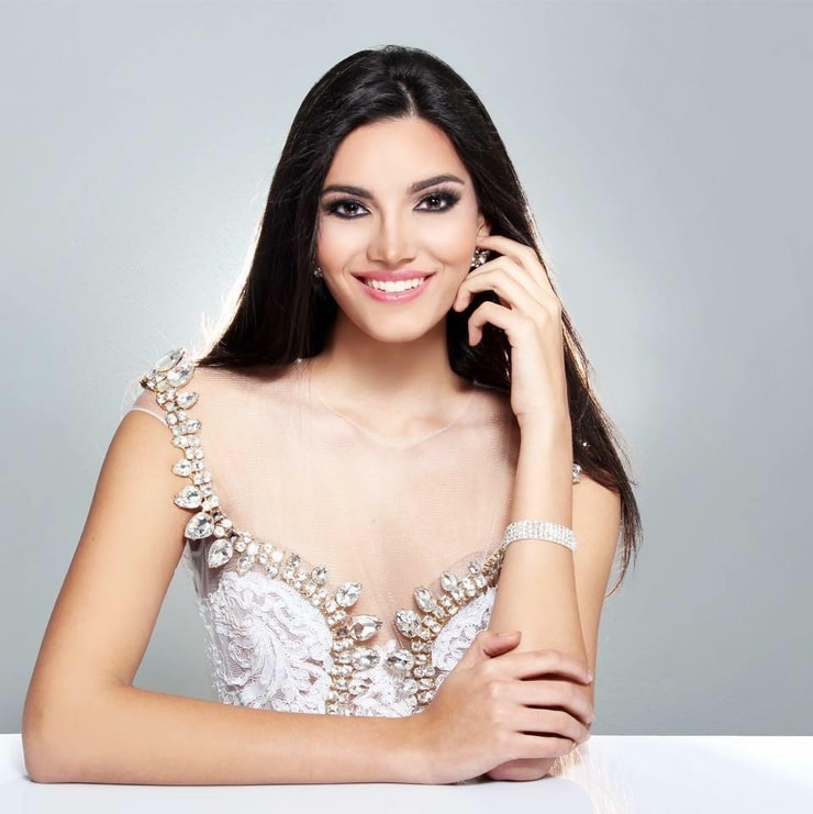 Stephanie Del Valle Stephanie Del Valle