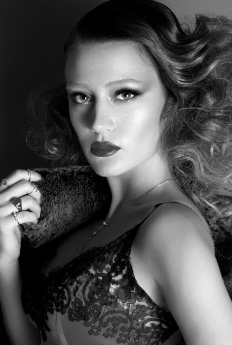 Gizem Karaca Gizem Karaca