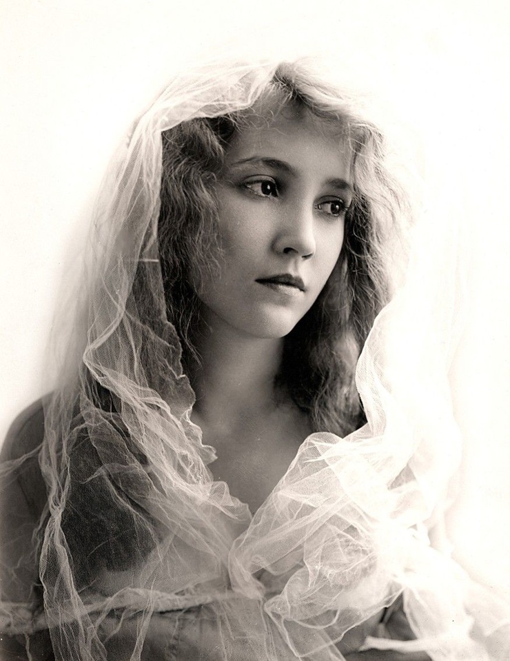 Bessie Love