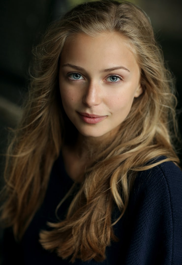 Sophie Simnett Sophie Simnett