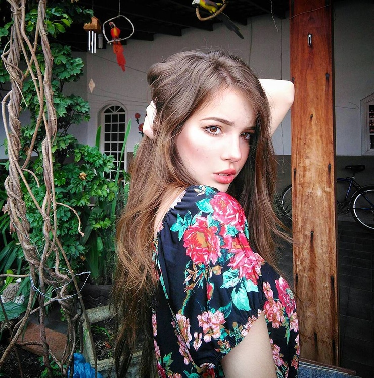 Jhulia Pimentel Jhulia Pimentel