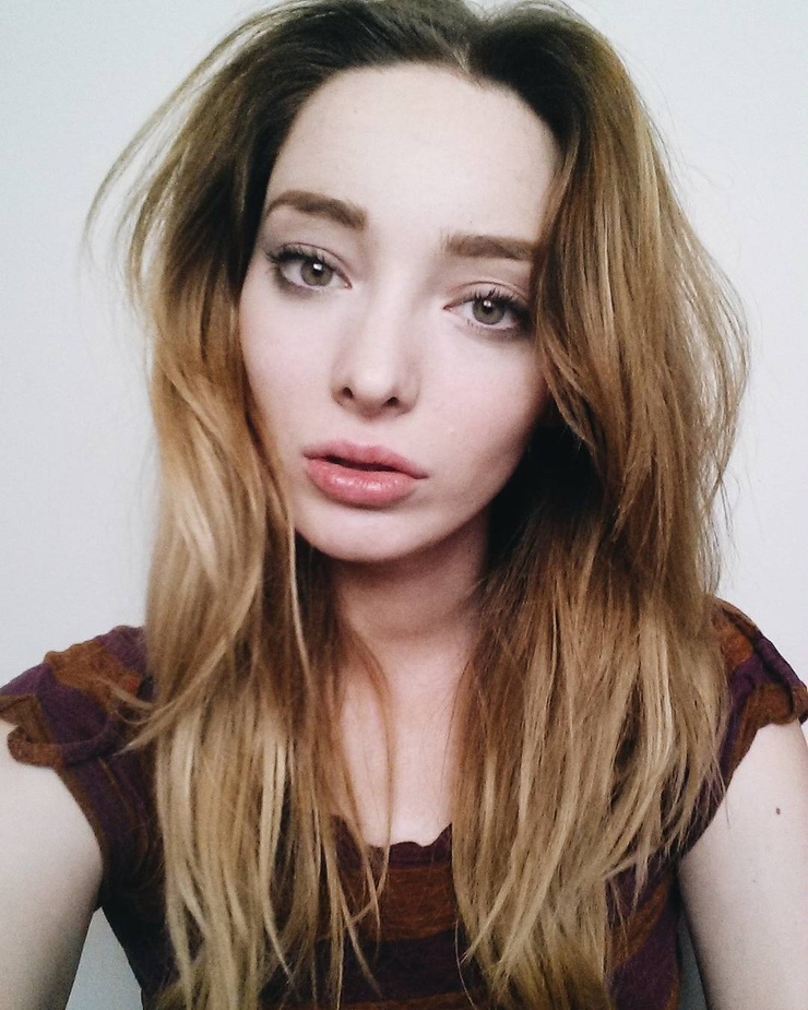 Emma Dumont Emma Dumont