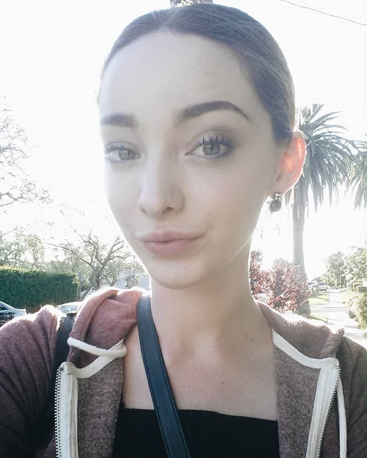 Emma Dumont