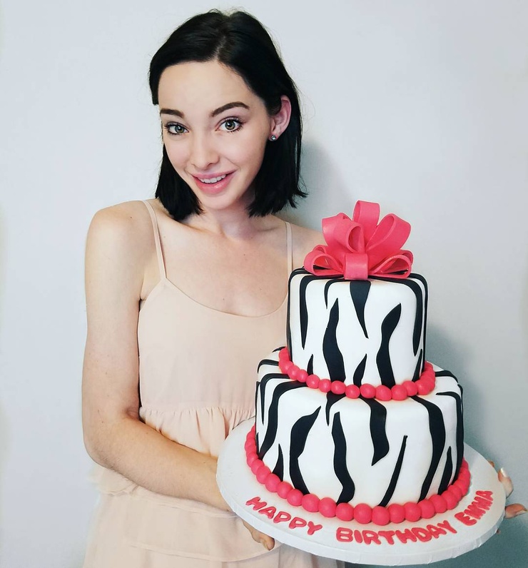 Emma Dumont Emma Dumont