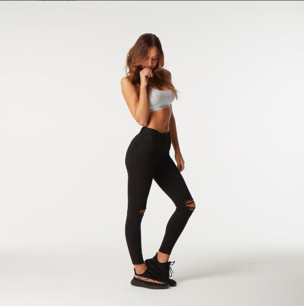 Alexis Ren