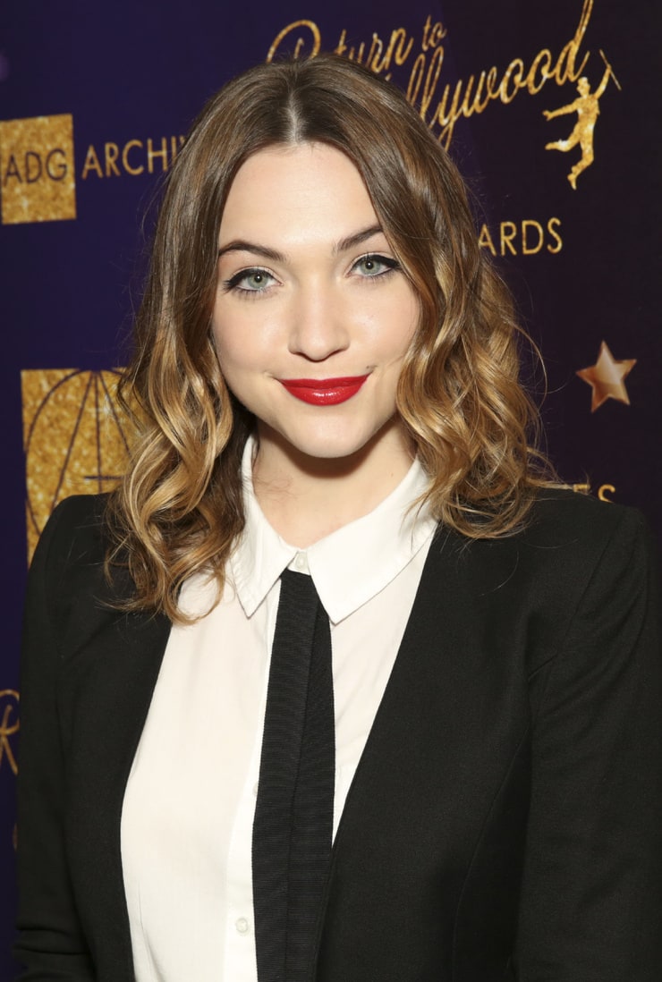 Violett Beane