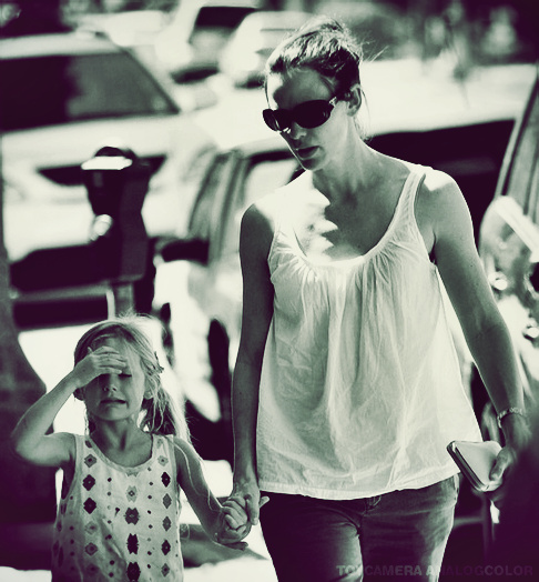 Violet Affleck