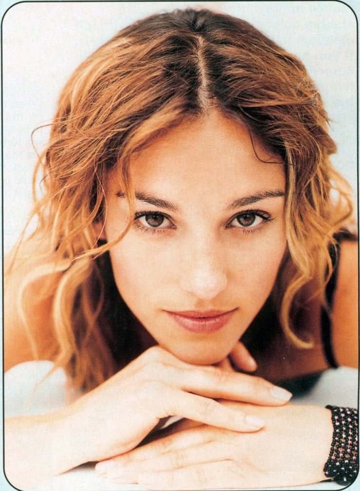 Amy Jo Johnson Amy Jo Johnson