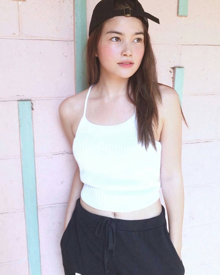 Elisse Joson Elisse Joson