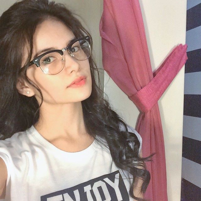 Elisse Joson Elisse Joson