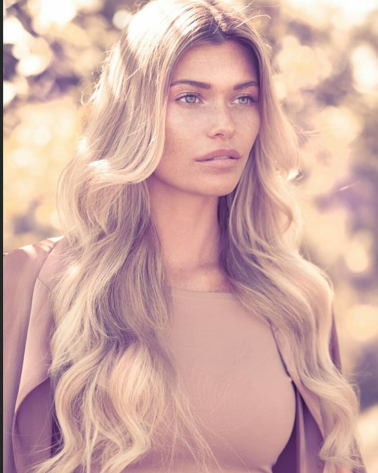 Samantha Hoopes Samantha Hoopes