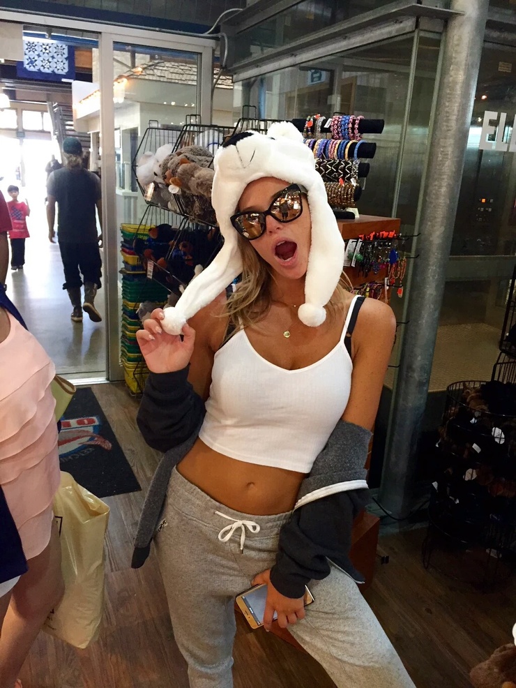 Samantha Hoopes Samantha Hoopes