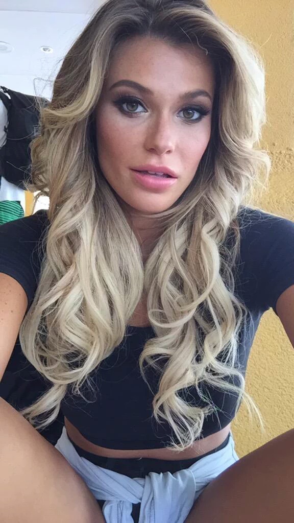Samantha Hoopes Samantha Hoopes