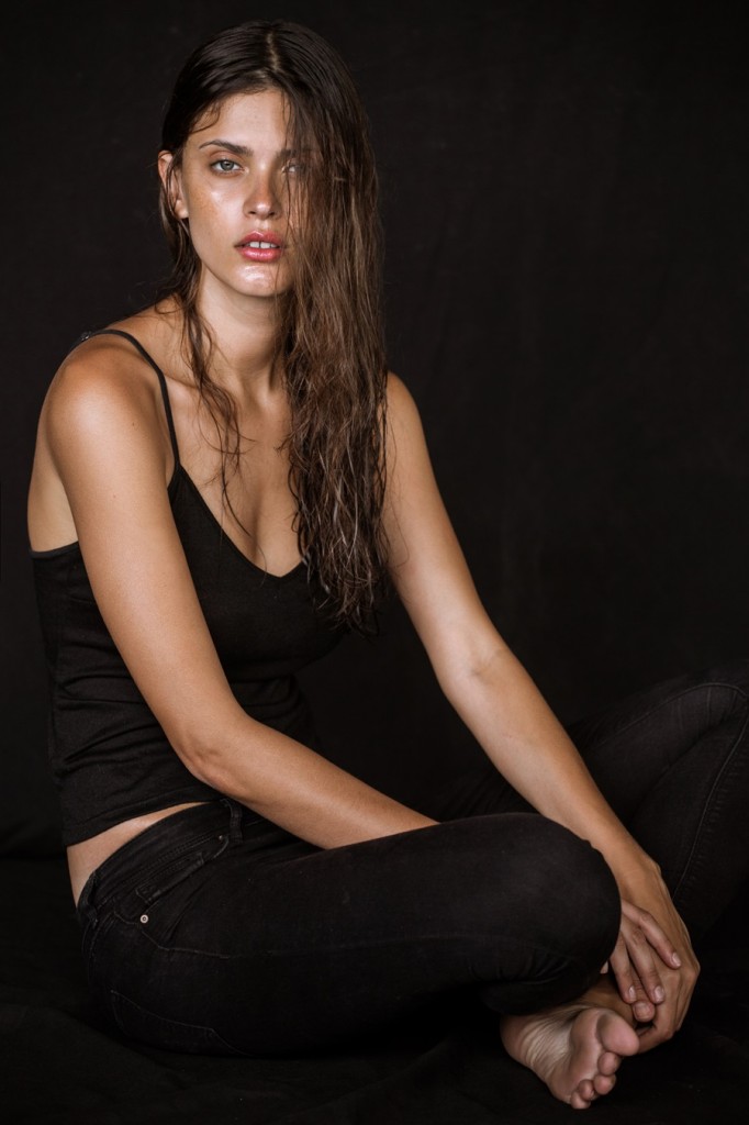 Thais Oliveira Thais Oliveira