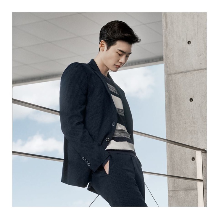 Jong Suk Lee
