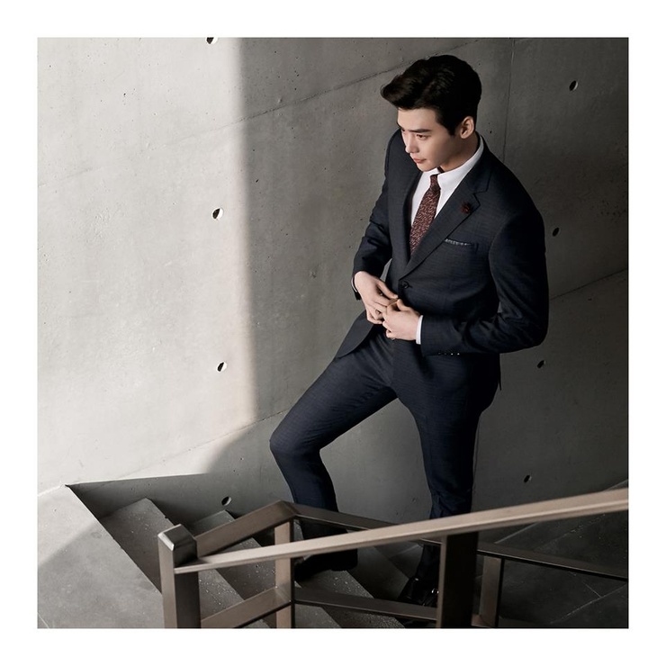 Jong Suk Lee