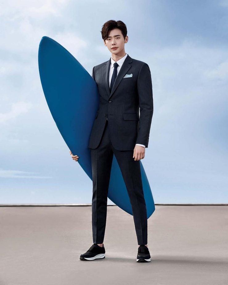 Jong Suk Lee