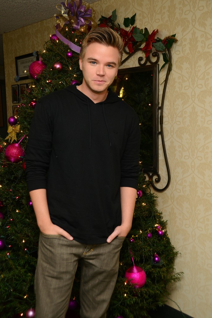 Brett Davern