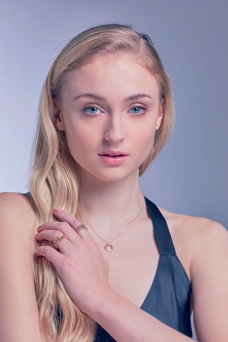740full-sophie-turner.jpg