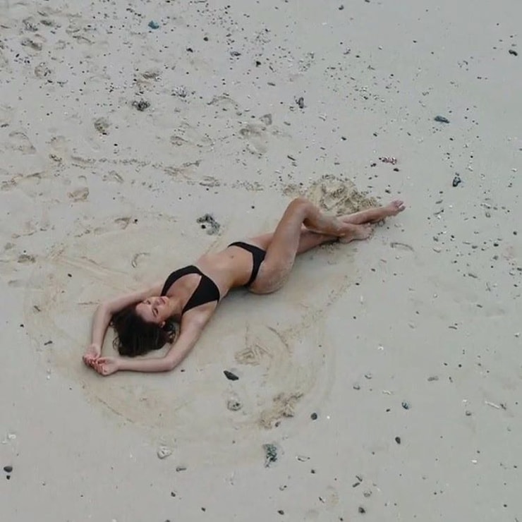 Alexis Ren