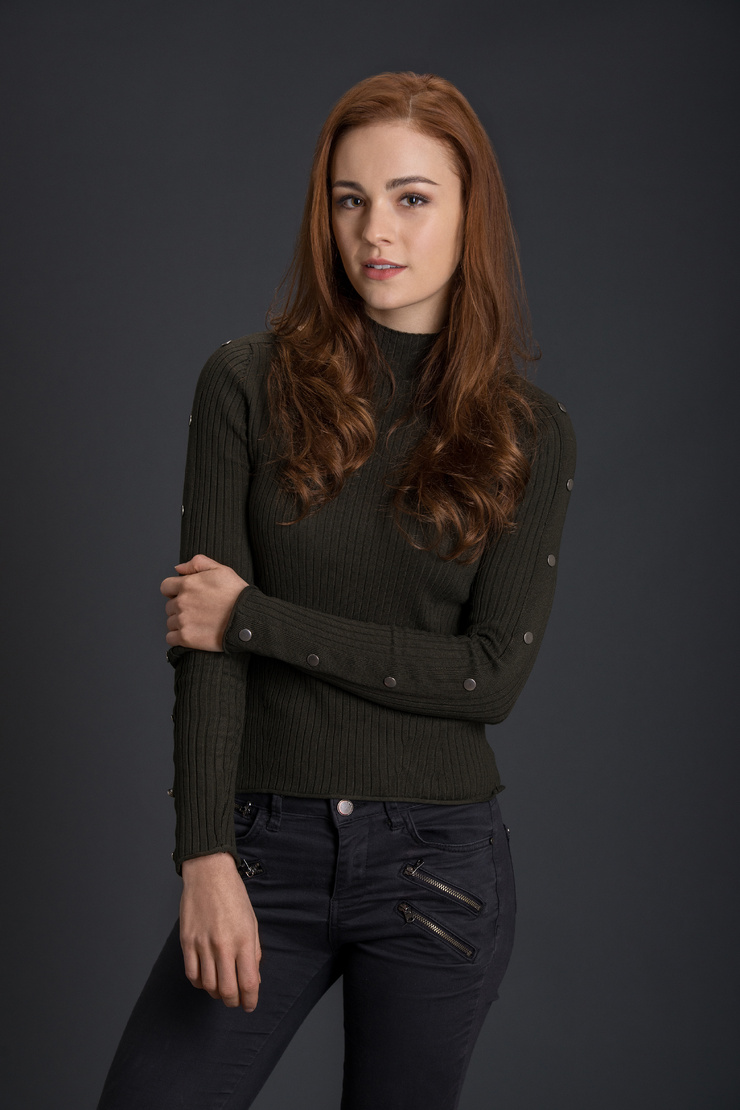 Sophie Skelton Sophie Skelton