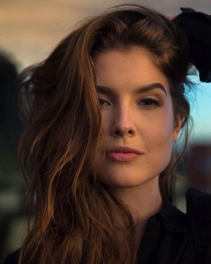 Picture of Amanda Cerny