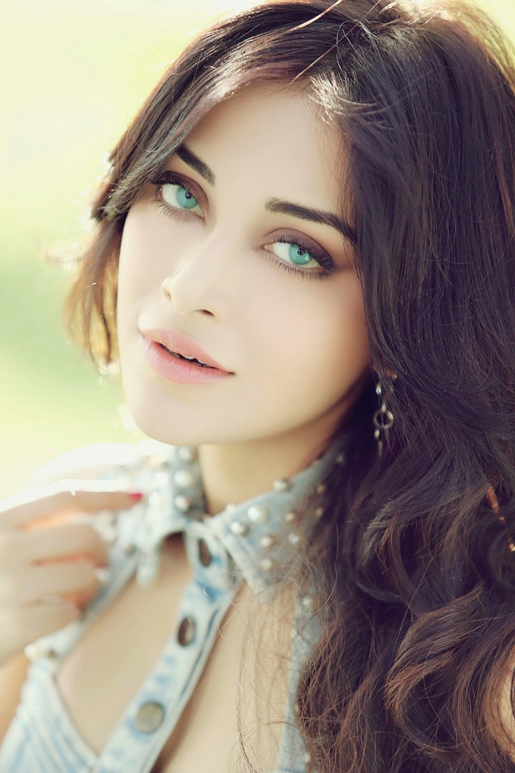 Angela Krislinzki Angela Krislinzki